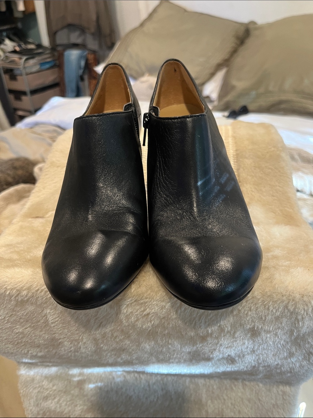 Naturalizer Black Leather Ankle Booties with Side Zip Closure